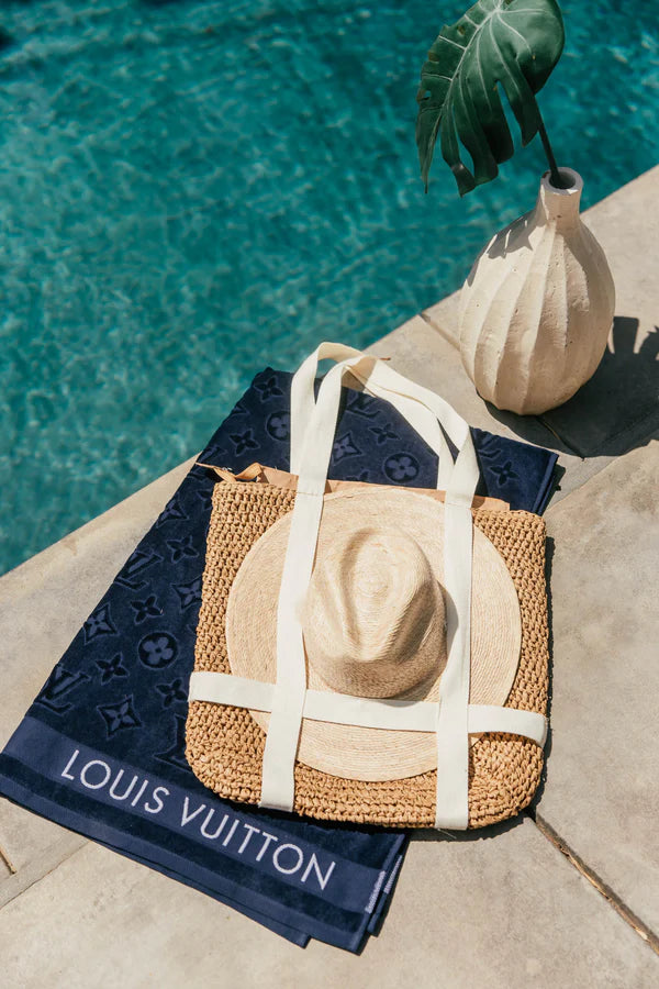 Hat-Carrying Straw Beach Bag