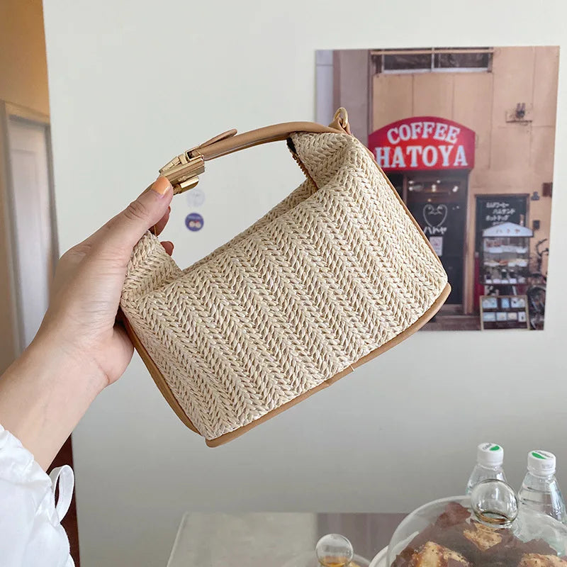 Sac seau tissé en paille tendance