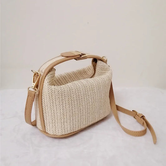 Sac seau tissé en paille tendance