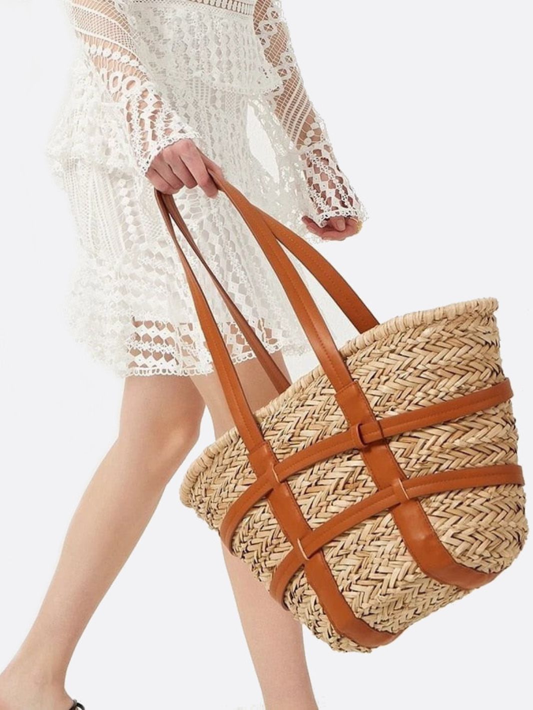 Wicker and leather tote bag