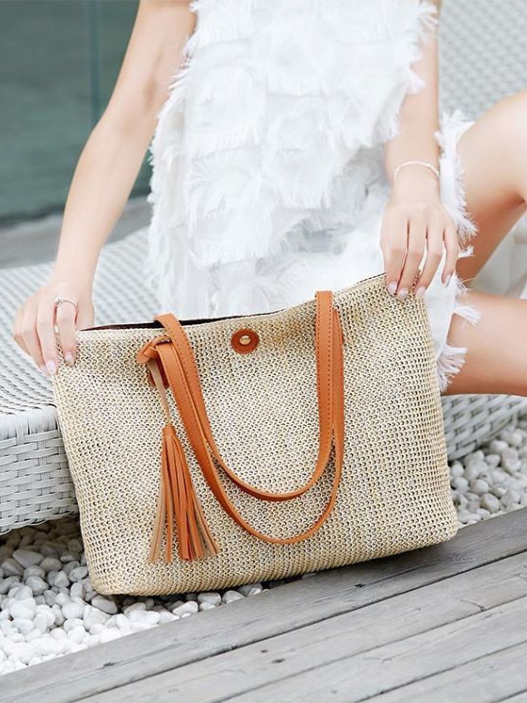 Straw tote bag with pompom